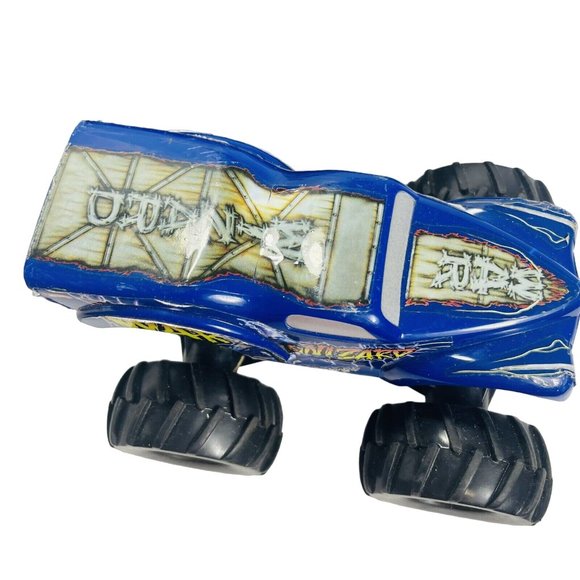 Monster Jam Silver Gray Truck Launcher Hot Wheels Vintage With 2 Trucks - Picture 8 of 16